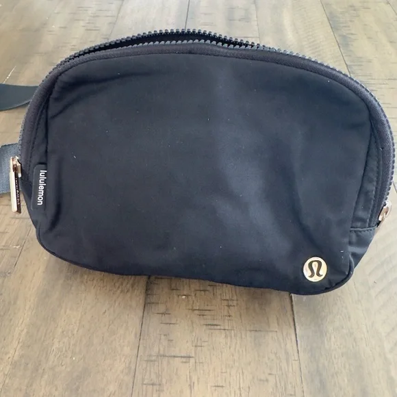 lululemon athletica Black Crossbody Bag - Picture 2 of 10